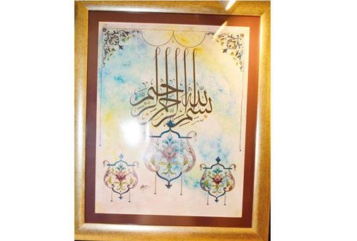Пакистанские мастера каллиграфии красиво несут слово Аллаха