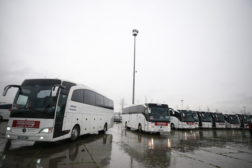 Трехдневная акция началась 6 марта в стамбульском районе Йеникапы, откуда тысячи активисток на 70 автобусах отправились к сирийской границе.