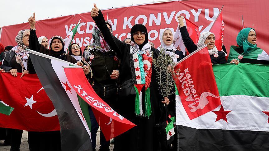 Замглавы НПО «Движение в защиту прав человека и справедливости» (İHAK) Гюльден Сонмез поблагодарила участниц акции за поддержку прав узниц.