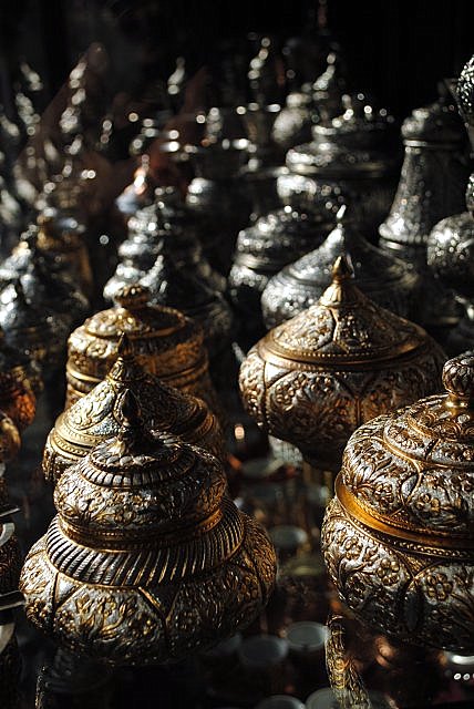 Безистан известен галантерейными лавками и лавками, в которых торгуют ремесленными изделиями Внутри современного Безистана
