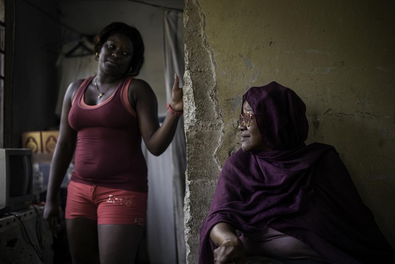 53-летняя Лазара Молина (Lázara Molina) с двумя дочерьми живет в гаванском квартале Аламар. Христианка Молина приняла ислам два года назад. Одна дочь последовала ее примеру, вторая отдает предпочтение афро-кубинской религии