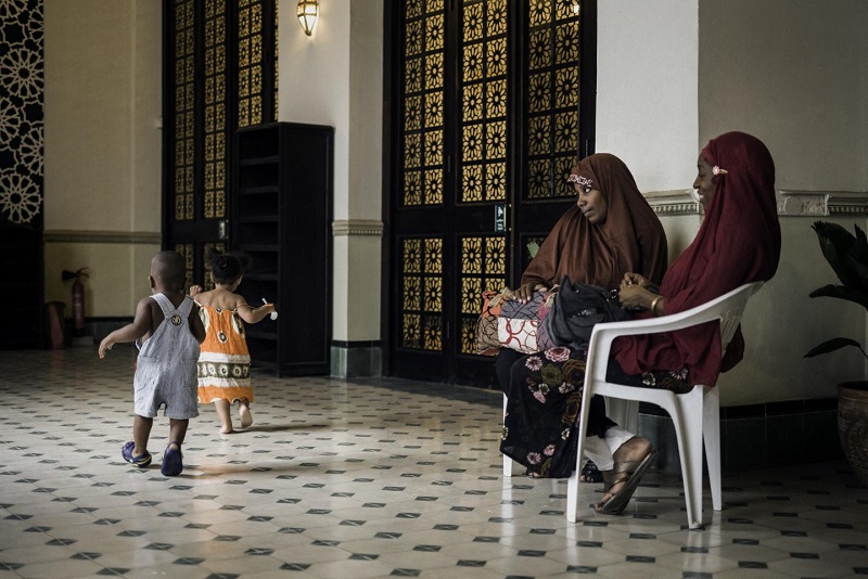 Розальба Ламаньер с подругой и ее сыном в мечети Гаваны