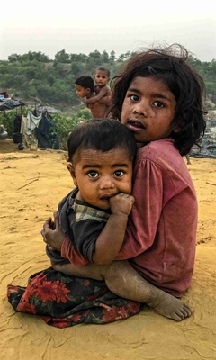 Дети рохинья в лагере беженцев Кутупалонг, Кокс-Базар, Бангладеш