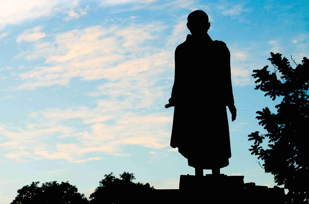 Памятник буддийскому монаху Сайадау Оттаме, выступавшему против британского колониализма мирными средствами