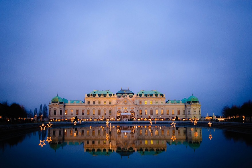 Вена – столица и крупнейший город Австрии. Каждый турист в Вене должен увидеть исторический центр города, здание оперы, дворец Шенбрунн и побывать в Музее истории искусств.