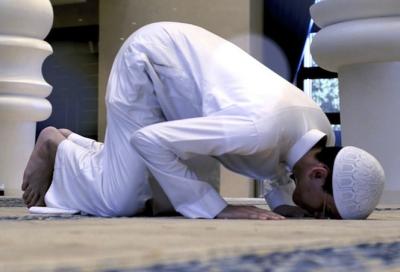 Как мусульмане молятся?