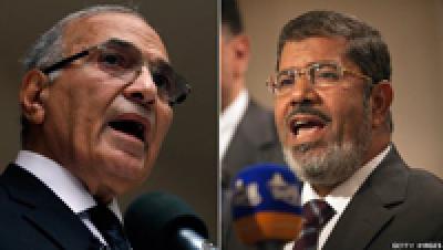 Политический деятель времен Мубарака Ахмед Шафик и кандидат «Братьев-мусульман» Мухаммед Мурси.