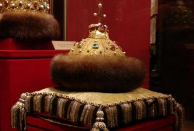 Сама по себе «шапка Мономаха» напоминает традиционную среднеазиатскую тюбетейку