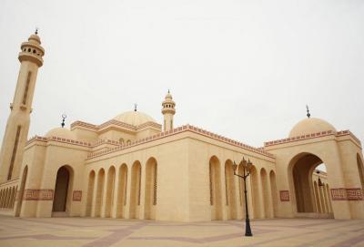 Эти хадисы демонстрируют примеры взаимодействия мужчин и женщин в мечети
