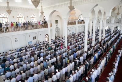 Для большинства мусульман молитва в общем строю в пятый день недели — очевидность
