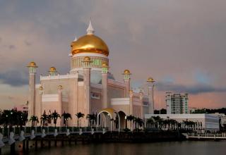 Мечеть Султана Омара Али Сайфуддина, Бандар Сери Бегаван (Султанат Бруней)