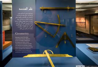 Инструменты для геометрических вычислений. Живший в X веке Абу-ль-Вафа вывел теорему синусов сферической тригонометрии, вычислил таблицу синусов с интервалом в 15°, ввел отрезки, соответствующие секансу и косекансу