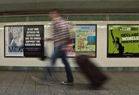 Фото казни журналиста попало в антиисламскую рекламу в нью-йоркском метро