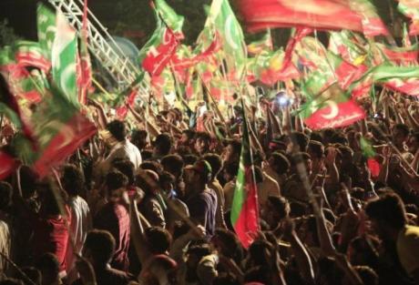 В Исламабаде проходит массовый марш протеста