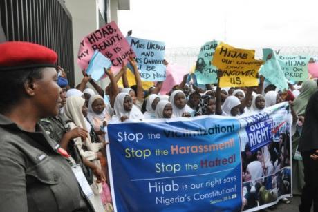 Нигерийские мусульманки заявили о фундаментальном праве на хиджаб