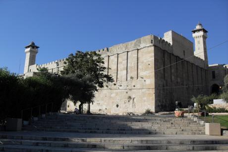 Израильские власти хотят запретить азан в мечети Ибрагима