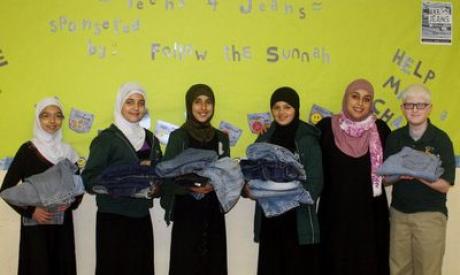 Мусульманская академия в США собирает джинсы для нуждающихся подростков