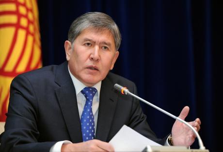 Президент Киргизии против платков на головах школьниц