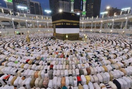 За первые 16 дней Рамадана Мекку посетило рекордное количество мусульман