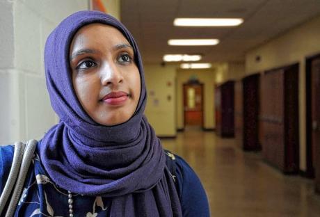 Инициативная школьница борется за права мусульман США