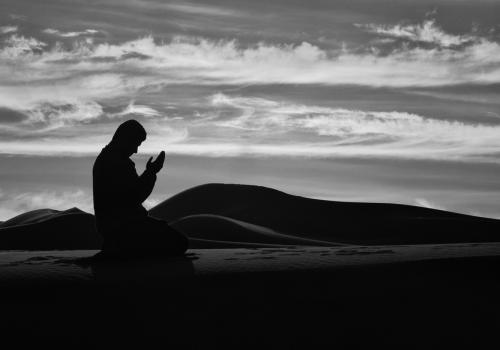 Когда бы вы ни обратились к Аллаху, знайте, что Он ответит на вашу молитву