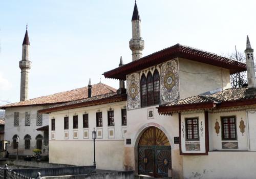 Культура крымских татар была сформирована Исламом, сохранив культурное наследие народов