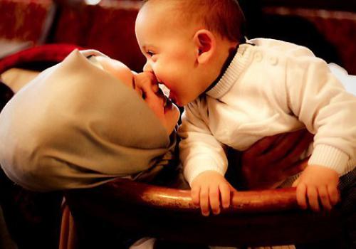 В младенчестве потребность в любви Аллаха находит удовлетворение в ощущении материнской привязанности