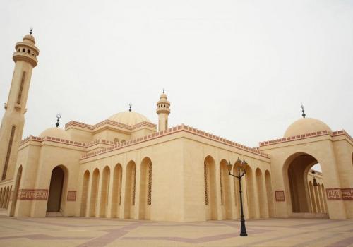 Эти хадисы демонстрируют примеры взаимодействия мужчин и женщин в мечети