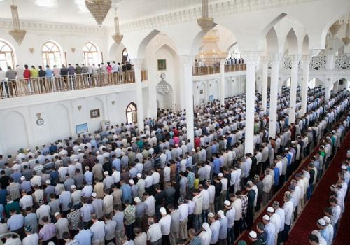 Для большинства мусульман молитва в общем строю в пятый день недели — очевидность