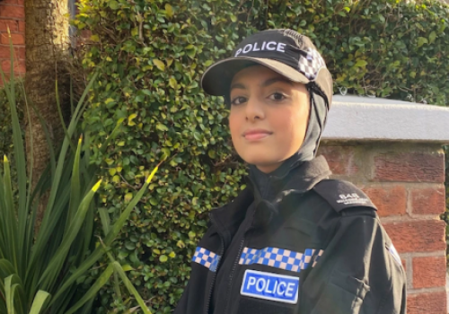 Все женщины-полицейские, которые носят хиджаб, получат возможность носить специальную униформу