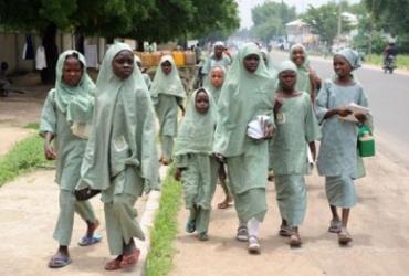 Нигерийские мусульмане молятся за похищенных школьниц