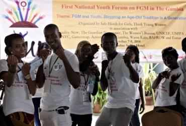 Гамбия: молодежь вооружают религиозными аргументами против женского обрезания