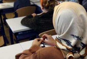 Ректор Сорбонны извинился перед студенткой за инцидент с хиджабом