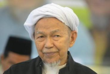 В Малайзии умер мусульманский духовный лидер Ник Азиз