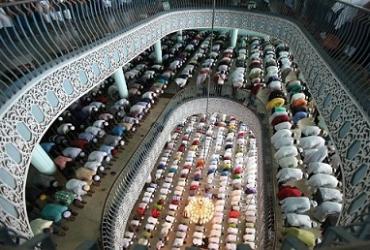 Дух Рамадана наполнил мечети Бангладеш
