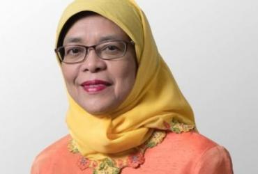 Мусульманка, носящая хиджаб, стала президентом Сингапура