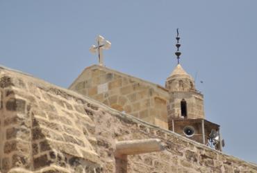 Церковь в Газе расположена рядом с местной мечетью