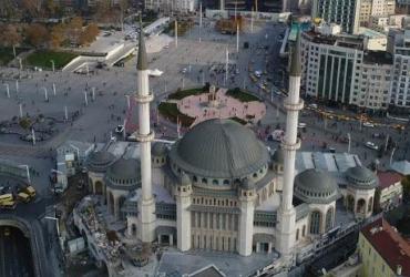 Идея строительства мечети назревала с 1950-х гг.