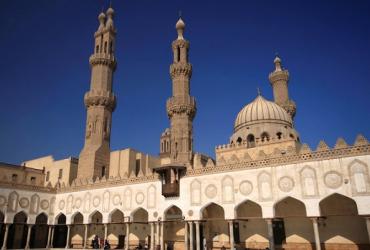 Мечеть Аль-Азхар в Каире (970 г.) - один из самых ранних и совершенных образцов египетского стиля в исламской архитектуре